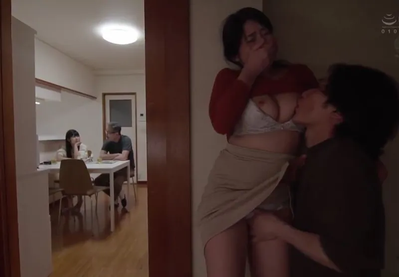 Má trộm nhìn cô vợ người chồng con búp bê địt nào ngờ con rể nhìn thấy